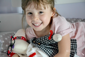 Zabawki-ręcznie-robione-friends-with-glasses