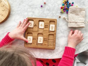 zabawki-edukacyjne-dla-dzieci-drewniane