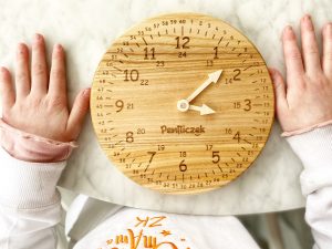 drewniany-zegar-do-nauki-godzin